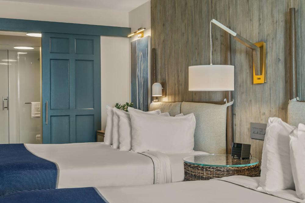 Newport Harbor Island Resort